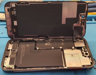 Apple iPhone 14 Pro: foto 2 dell'intervento in laboratorio