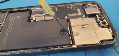 Apple iPhone 14 Pro: foto 3 dell'intervento in laboratorio