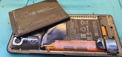 Xiaomi Redmi Note 10 Pro 4G: foto 2 dell'intervento in laboratorio
