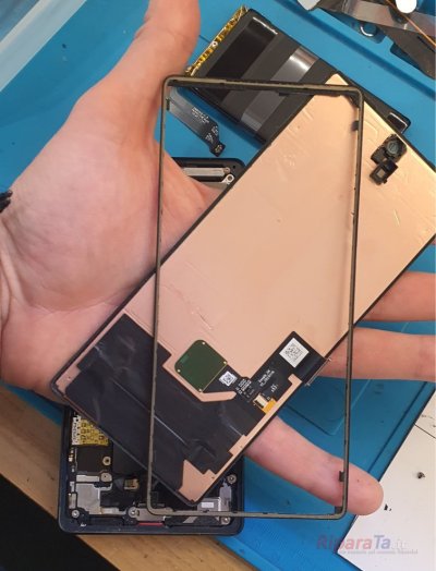 Google Pixel 6: foto 3 dell'intervento in laboratorio
