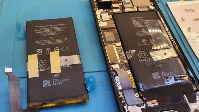 Sostituzione batteria Google Pixel 6 con ricambio originale GMSB3