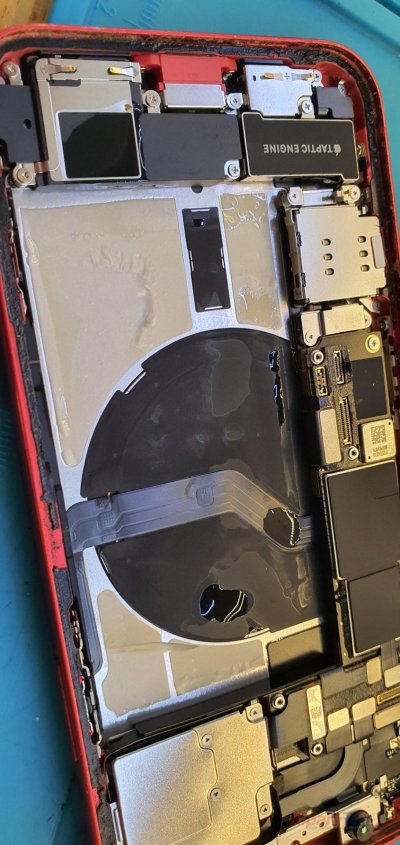 Apple iPhone 12: foto 4 dell'intervento in laboratorio