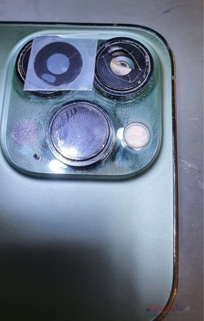Apple iPhone 13 Pro: foto 2 dell'intervento in laboratorio